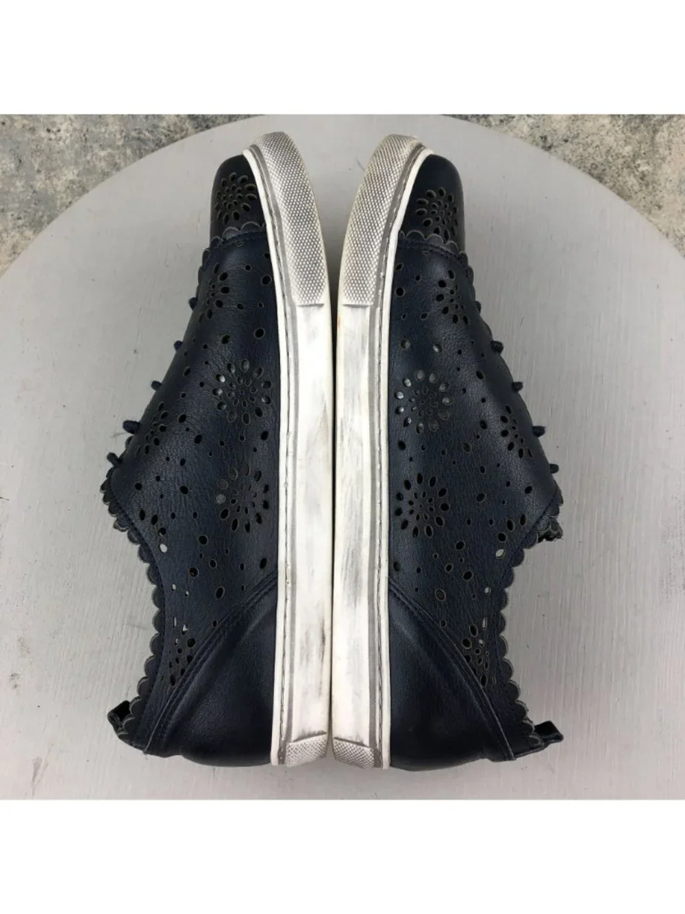 Gelato Women's Size 41 Black Leather Floral Perforated Lace-Up Low Top Sneakers